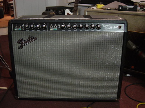 没被卖掉的Fender Twin，大约摄于2008年。（来源）